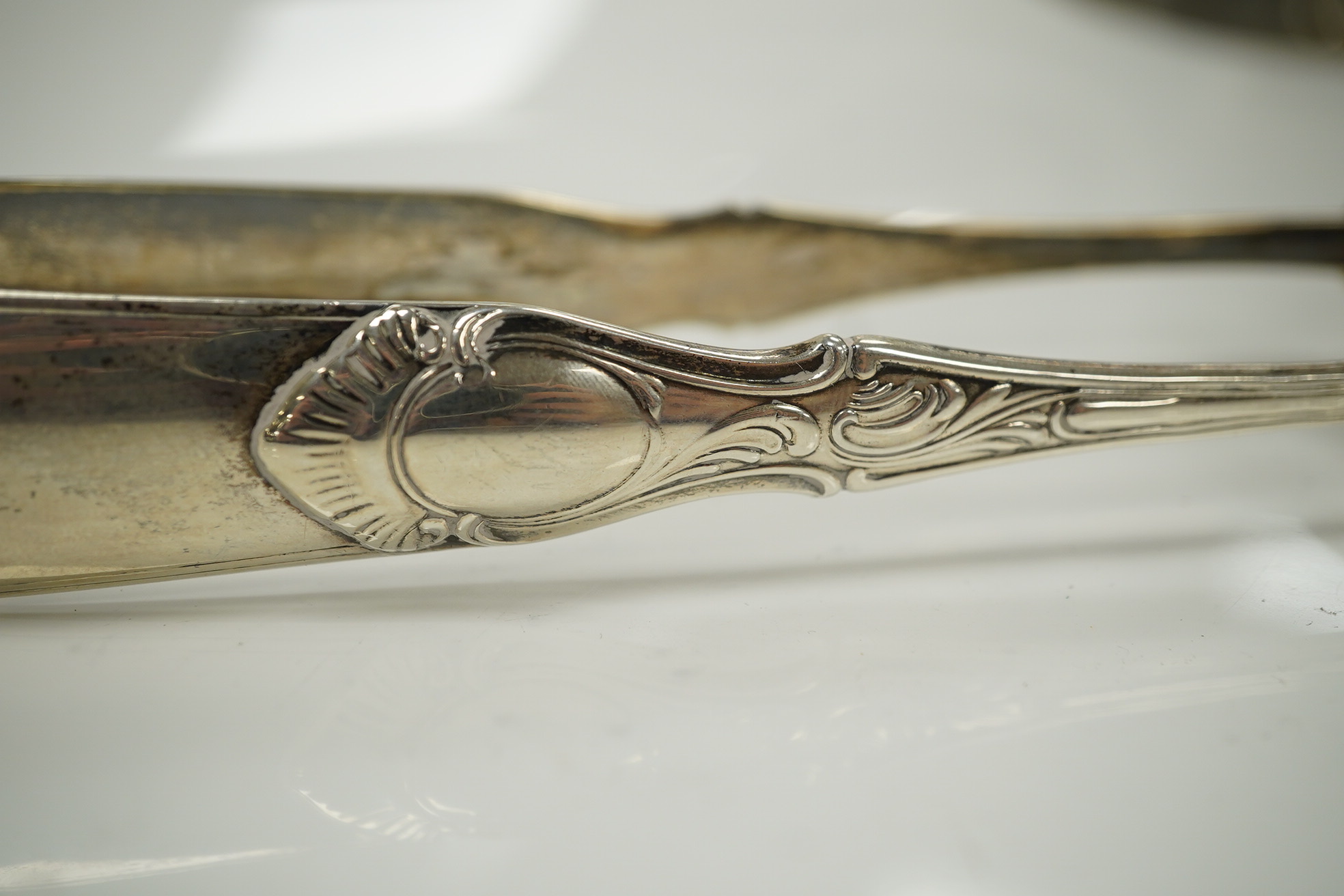 A pair of Edwardian silver asparagus tongs, by Elkington & Co, London, 1902, 25.2cm, 6.3oz. Condition - good